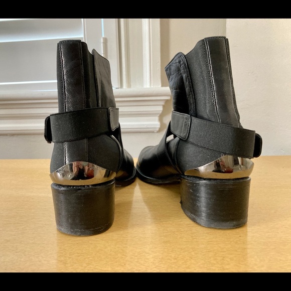 Stuart Weitzman Manlow Ankle Bootie - Picture 3 of 4